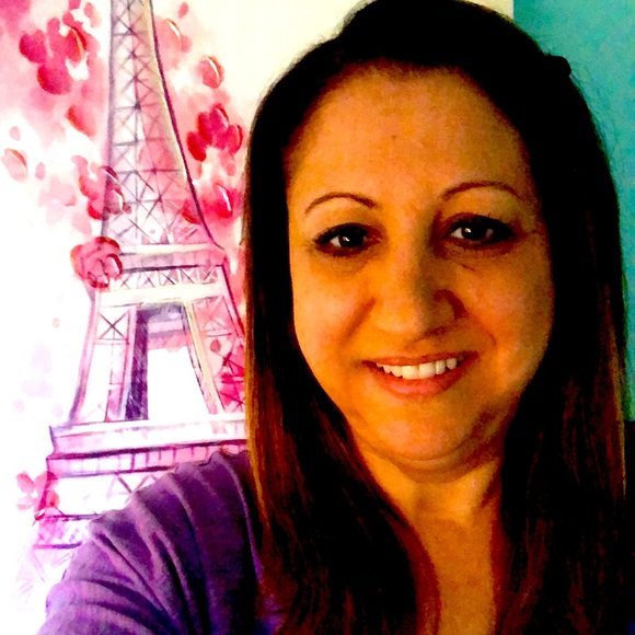 Meet your Posher, Lara - Picture 1 of 1